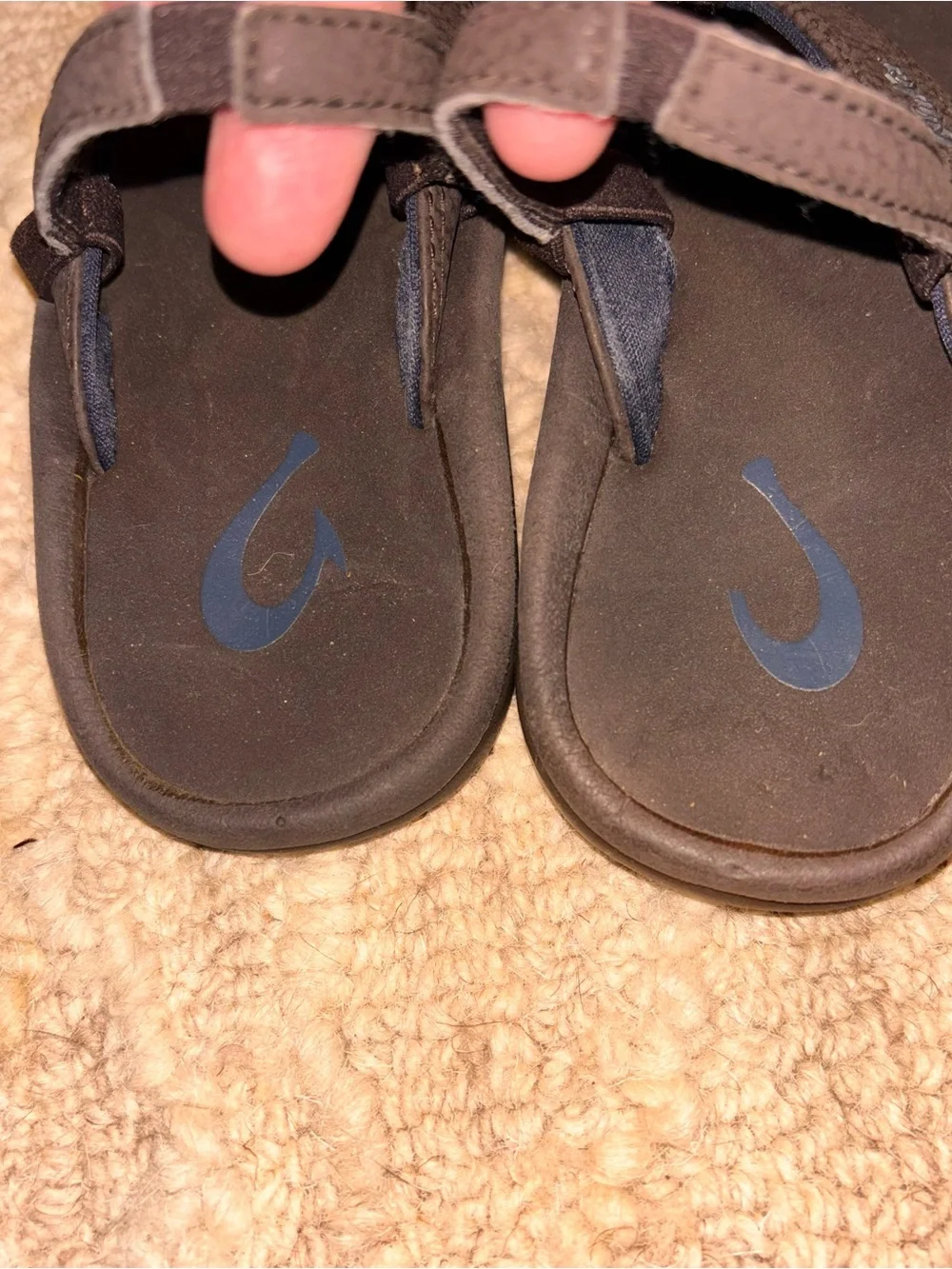 OluKai Brown flip flops back strap size boy US 11/12